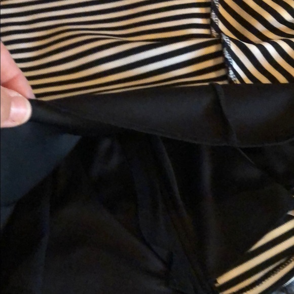 Guess halter style black & white blouse - Picture 4 of 8